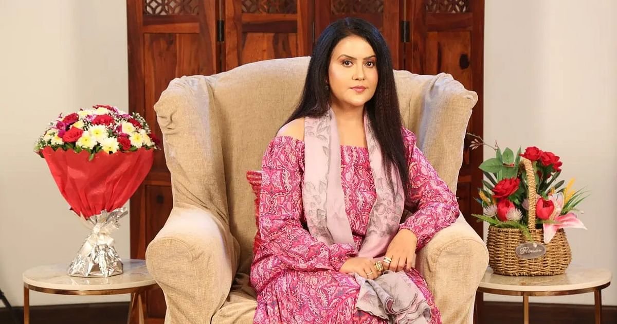 “தாக்கரேயிடம் எஞ்சியிருக்கும் சிலரால் சேனாவை உருவாக்க முடியாது” – பட்னாவிஸ் மனைவி அம்ருதா | Few left of Uddhav Thackeray can’t build Sena: Fadnavis’ wife Amrutha