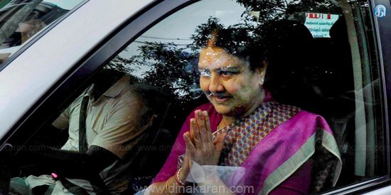 எனது பிறந்தநாளுக்காக நேரில் வருவதை தவிர்த்துவிட்டு, உங்கள் பகுதிகளில் உள்ள ஏழை, எளிய மக்களுக்கு இயன்ற உதவிகளை செய்யுங்கள்: தொண்டர்களுக்கு சசிகலா கடிதம்