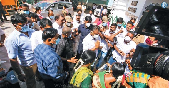 அதிமுக பொதுக்குழு கூட்டம் செல்லாது; இரட்டை தலைமையே தொடரும்: உயர்நீதிமன்ற தீர்ப்பால் எடப்பாடி பழனிசாமி அதிர்ச்சி..!