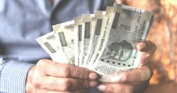 `ரூ.1 லட்சம் முதலீடு செய்தால்
தினமும் ரூ.2,500 பெறலாம்!’ – சத்தியமங்கலத்தில் பலே மோசடி | The executives of the herbal medicine factory were arrested for defrauding the public by running a financial company