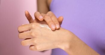 How to: குளிர்காலத்தில் சருமத்தை பராமரிப்பது எப்படி? – How to take care of skin in winter?