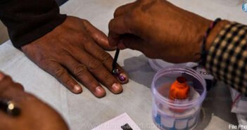 நாடு முழுவதும் பெரும் எதிர்பார்ப்பை ஏற்படுத்தியுள்ள குஜராத் சட்டமன்ற தேர்தலின் முதற்கட்ட வாக்குப்பதிவு தொடங்கியது!!