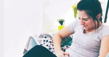 பெண்களுக்கு சம்பளத்துடன் மாதவிடாய் கால விடுப்பு; சட்டம் கொண்டு வந்து வழிகாட்டுகிறது ஸ்பெயின்! |Spain passes law for menstruation leave