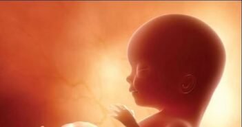 கருக்கலைப்புக்கு அனுமதி மறுப்பு… குழந்தையின் மரணத்தைப் பார்க்க வேண்டிய அவலத்தில் பெற்றோர்! |