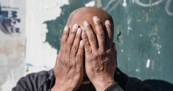 வழுக்கை தலையை காரணம் காட்டி பணி நீக்கம்; நிறுவனத்திற்கு ரூ.71 லட்சம் அபராதம்! |Man fired from company for being bald, court order to gives 71,000 pounds