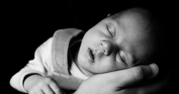 `நீ மண்ணில் வந்து உதிக்க உன்னை யாரும் கேட்கவில்லை’; ஆதரவில்லா குழந்தைகளுக்காக `குழந்தை பெட்டிகள்’!|Sri lanka introduces Baby Boxes to leave unwanted infants