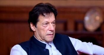 “24 மணி நேரமாகக் கழிவறைக்குச் செல்லவில்லை; கொலை செய்துவிடுவார்கள் என பயப்படுகிறேன்" – இம்ரான் கான்