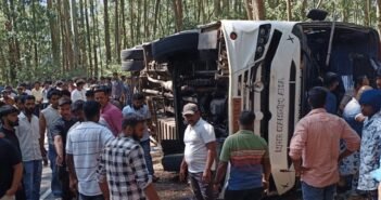 மூணாறு: சுற்றுலா சென்ற பஸ் கவிழ்ந்து விபத்து; நாகர்கோவில் கல்லூரி மாணவர்கள் 3 பேர் பலியான சோகம்!