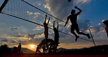 பள்ளிகள் இடையிலான வாலிபால்: டான் போஸ்கோ, வேலம்மாள் அரை இறுதிக்கு முன்னேற்றம் | Inter-school volleyball Don Bosco, Velammal advance to semi