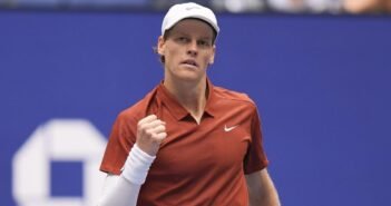 யுஎஸ் ஓபன் டென்னிஸ் தொடர்: 3-வது சுற்றில் ஜன்னிக் சின்னர், இகா ஸ்வியாடெக் | Iga Swiatek Labours Into US Open Third Round