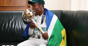 ஆஸ்திரேலிய அணியை அச்சுறுத்தும் தமிழர்: யார் இந்த செனுரன் முத்துசாமி ?