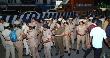 sanitary workers strike; கைவிரித்த சேகர் பாபு; அமைதியான முறையில் போராடிவந்த தூய்மைப் பணியாளர்களை கைது செய்து போலீஸ்!