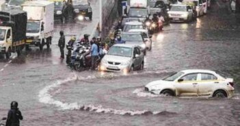 மும்பையில் நான்கு நாள்களாக தொடர்ந்து கனமழை; மக்களின் இயல்பு வாழ்க்கை பாதிப்பு