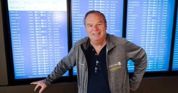 Tom Studer: 1990இல் வாழ்நாள் விமான பாஸ் வாங்கி முதல் வகுப்பில் பயணம் செய்யும் நபர் – எப்படி தெரியுமா?