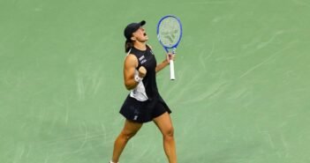 யுஎஸ் ஓபன் கிராண்ட்ஸ்லாம் டென்னிஸ்: இகா ஸ்வியாடெக், ஜன்னிக் சின்னர் முன்னேற்றம் | Jannik Sinner, Iga Swiatek forwards