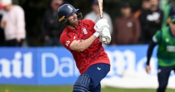 வாழ்நாள் ஃபார்மில் இருக்கும் ஃபில் சால்ட்: அயர்லாந்தை ஊதிய இங்கிலாந்து | Phil Salt, who is in the form of a lifetime, said: England beat Ireland