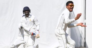 166 ஆண்டுகால சாதனையை முறியடித்த ராகுல் சஹார்: அறிமுகப் போட்டியிலேயே 8 விக்கெட்! | Rahul Chahar breaks 166 year old record 8 wickets on debut in county cricket