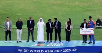 Ind vs Pak;“பிடிவாதமாக நின்ற அமைச்சர்; உறுதியாக இருந்த இந்திய அணி’ – பாகிஸ்தானை வென்றப் பிறகு நடந்தது என்ன? | Asia Cup Incident: Indian Team Rejects Trophy Presentation by Muhsin Naqvi