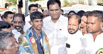 ஆசிய இளையோர் விளையாட்டு போட்டியில் தங்கம் வென்ற கபடி வீரர் அபினேஷுக்கு உற்சாக வரவேற்பு | Kabaddi player Abinesh gets a rousing welcome