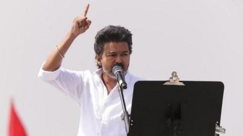 “இந்த தேர்தல் விஜய்க்கும் ஸ்டாலினுக்கும் இடையிலான போர்” – விஜய் பேச்சு