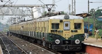 சென்னை: சரிபாதியாகக் குறைக்கப்பட்ட ரயில் சேவை; பயணிகள் கடும் அவதி! | Chennai: Train services reduced by half; Passengers suffer greatly!