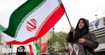 இரான் ஆட்சி இன்னும் வீழாமல் இருப்பது எப்படி?