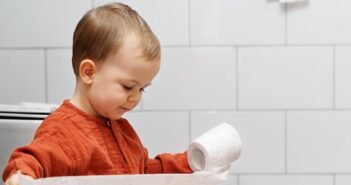 ஒரு வாரமாக மலம் கழிக்காத 4 வயதுக் குழந்தை… சிகிச்சை தேவையா? | A 4-year-old child who hasn’t passed stool for a week… Is medical treatment necessary?