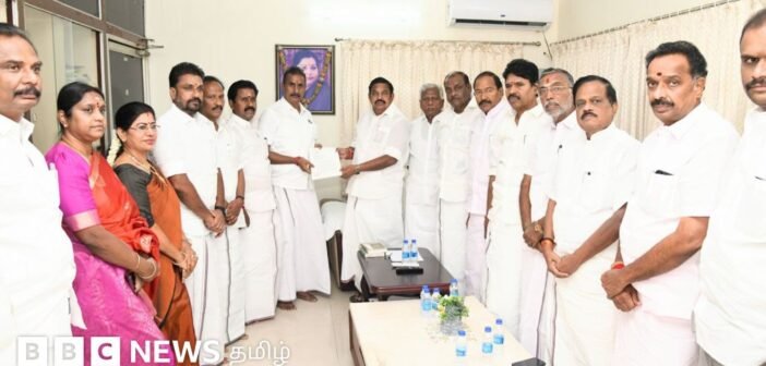 இரு அணிகளாக உடைந்த அதிமுக ஒன்றிணைந்தது – இதுவரை என்ன நடந்தது?