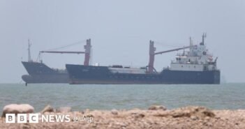 ஹோர்மூஸ் நீரிணையை மீண்டும் மூடியது இரான் – அமெரிக்கா கூறுவது என்ன?