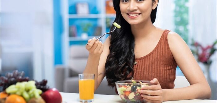 பழங்களை உணவோடு சேர்த்துச் சாப்பிட்டால் செரிமானம் ஆகாதா? | Will eating fruits with meals cause indigestion?