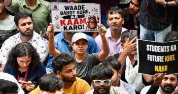 CJP: கரப்பான் பூச்சி ஜனதா கட்சி; அமைதியாக நடந்து முடிந்த போராட்டம்; 6 பேர் கைது!