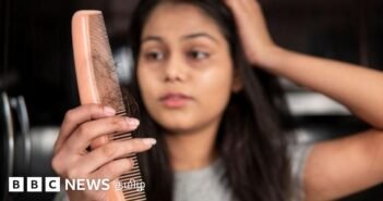 முடி உதிர்வது ஏன்? ஒரு நரைமுடியை பிடுங்கினால் கூடுதல் நரைமுடி வருமா? கட்டுக்கதையும் உண்மையும்