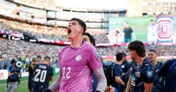 பிழைப்புக்காக துணி விற்றவர்… இன்று உலகக் கோப்பை ஹீரோ! | Orlando Gill Paraguay goalkeeper world cup hero