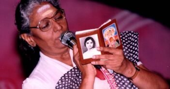 'தென்னிந்தியாவின் நைட்டிங்கேல்' எஸ்.ஜானகி மறைவுக்கு பிரபலங்கள் இரங்கல்!
