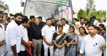 சாதிய பாகுபாட்டால் இயக்கப்படாத அரசுப் பேருந்து – இயக்க வைத்து பயணித்த அமைச்சர் வன்னி அரசு!