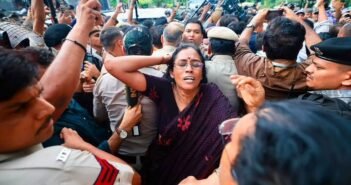 டெல்லி போராட்டம்: "நெஞ்சு பொறுக்குதில்லையே… மாணவர்களுக்கு தீர்வு கிடைக்கும் வரை.!"- எம்.பி ஜோதிமணி
