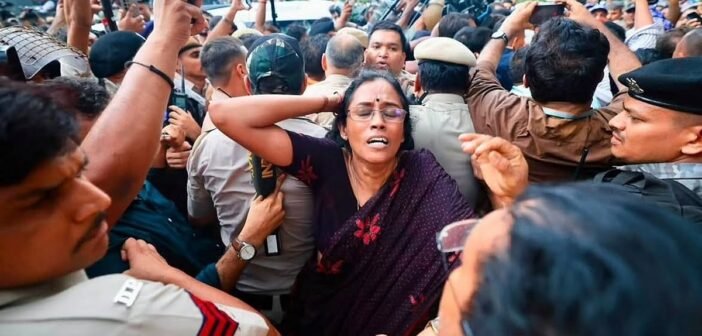 டெல்லி போராட்டம்: "நெஞ்சு பொறுக்குதில்லையே… மாணவர்களுக்கு தீர்வு கிடைக்கும் வரை.!"- எம்.பி ஜோதிமணி