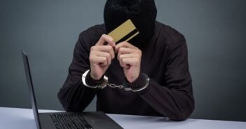 Held in ‘Digital Arrest’ for Two Weeks: 73-Year-Old Man Realizes He Was Scammed of ₹8 Crore After Police Alert-2 வாரம் டிஜிட்டல் கைது: போலீஸார் உஷார் செய்த பிறகு ரூ.8 கோடி சைபர் மோசடியை உணர்ந்த 73 வயது முதியவர்